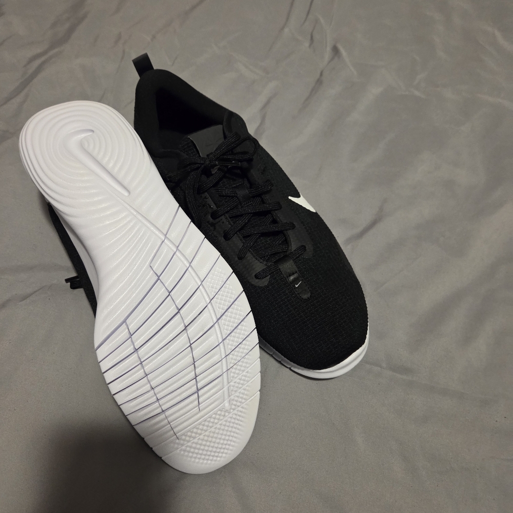 Nike Black Athletic Sneakers with White Swoosh - Picture 3 of 3